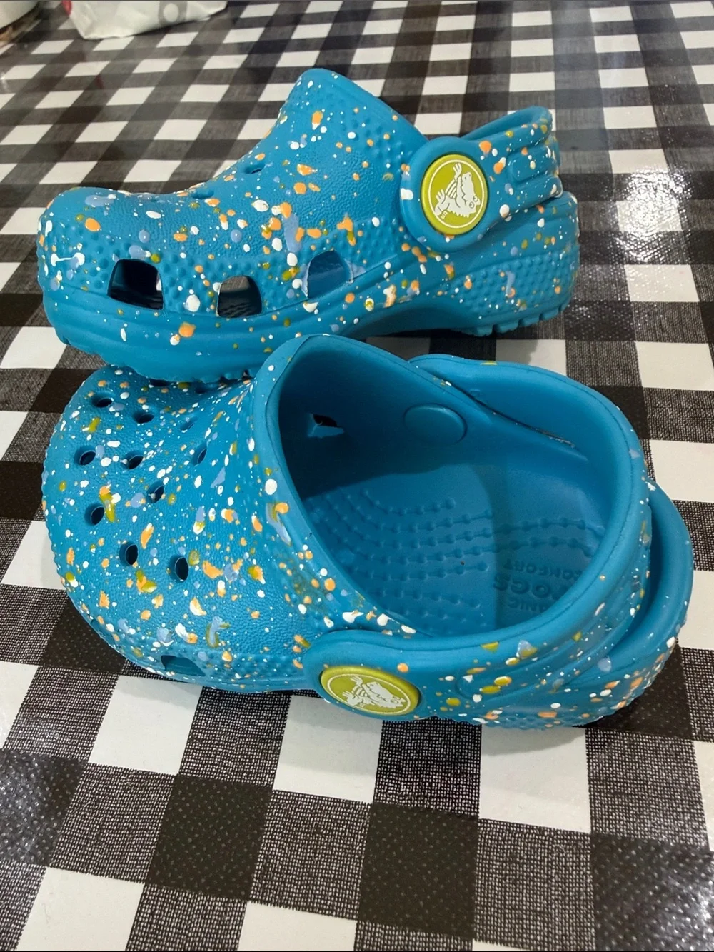 CROCS Kids Classic Clog in Turquoise with White & Orange Splatter